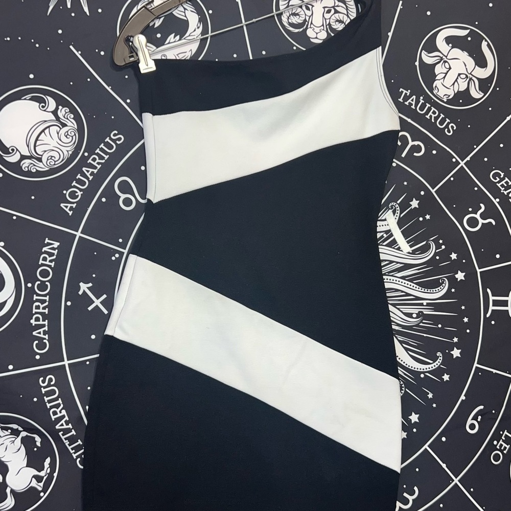 Woman's black&white dress 👗